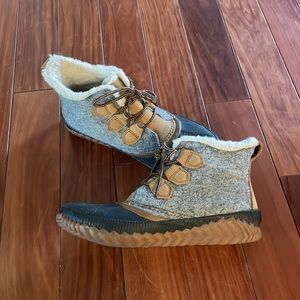 Sorel Out and About Boot- size 8